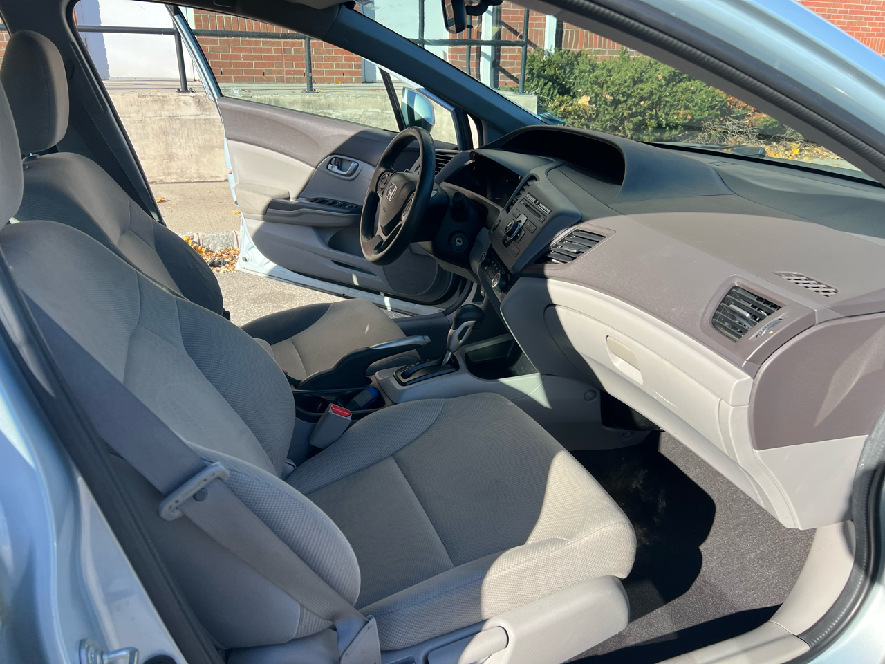 Honda Civic LX Sedan 5-Speed AT 2012