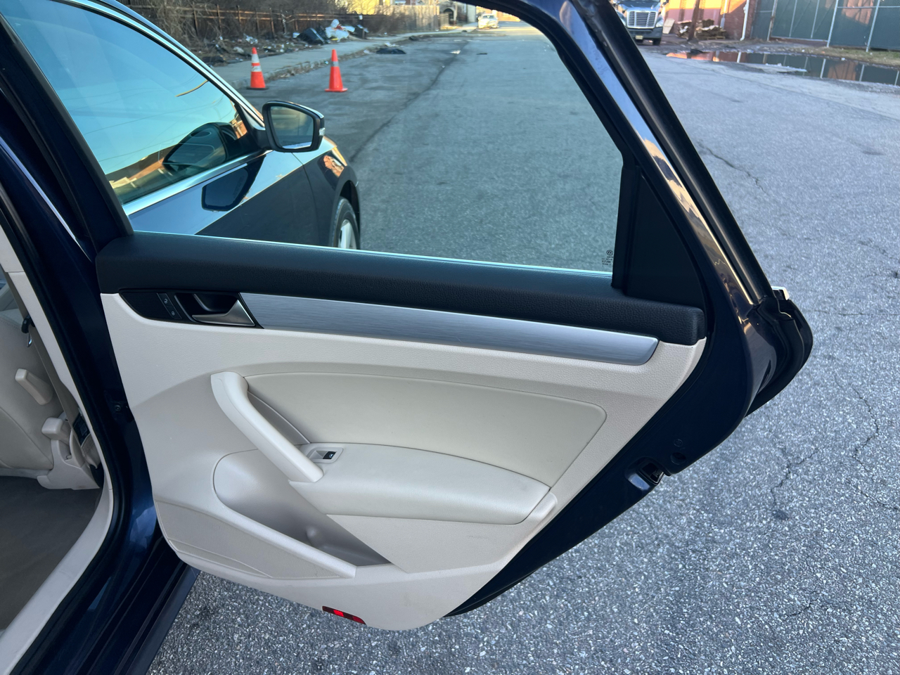 Volkswagen Passat 2.5L SE AT 2013