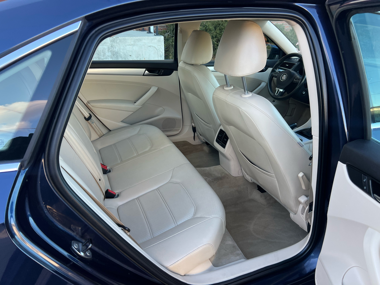 Volkswagen Passat 2.5L SE AT 2013