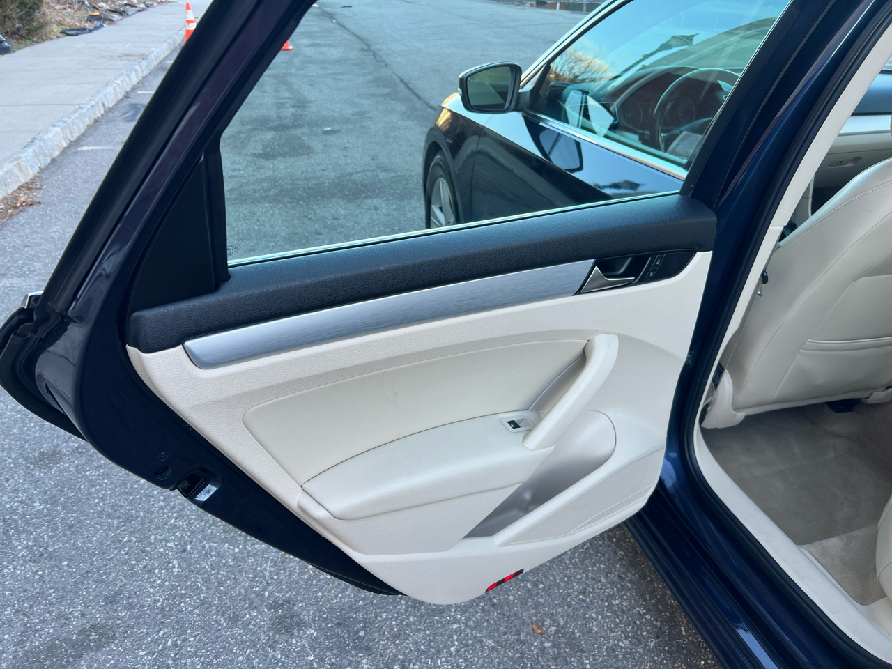 Volkswagen Passat 2.5L SE AT 2013