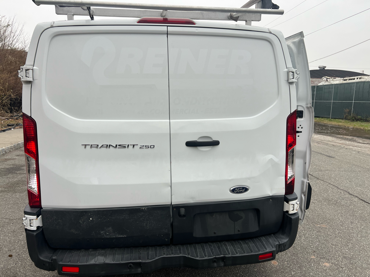 Ford Transit 250 Van Low Roof w/Sliding Pass. 130-in. WB 2017