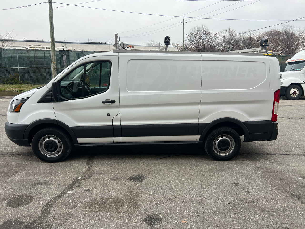 Ford Transit 250 Van Low Roof w/Sliding Pass. 130-in. WB 2017