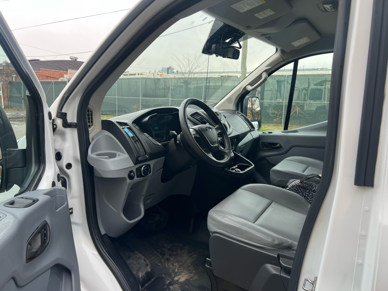 Ford Transit 250 Van Low Roof w/Sliding Pass. 130-in. WB 2017