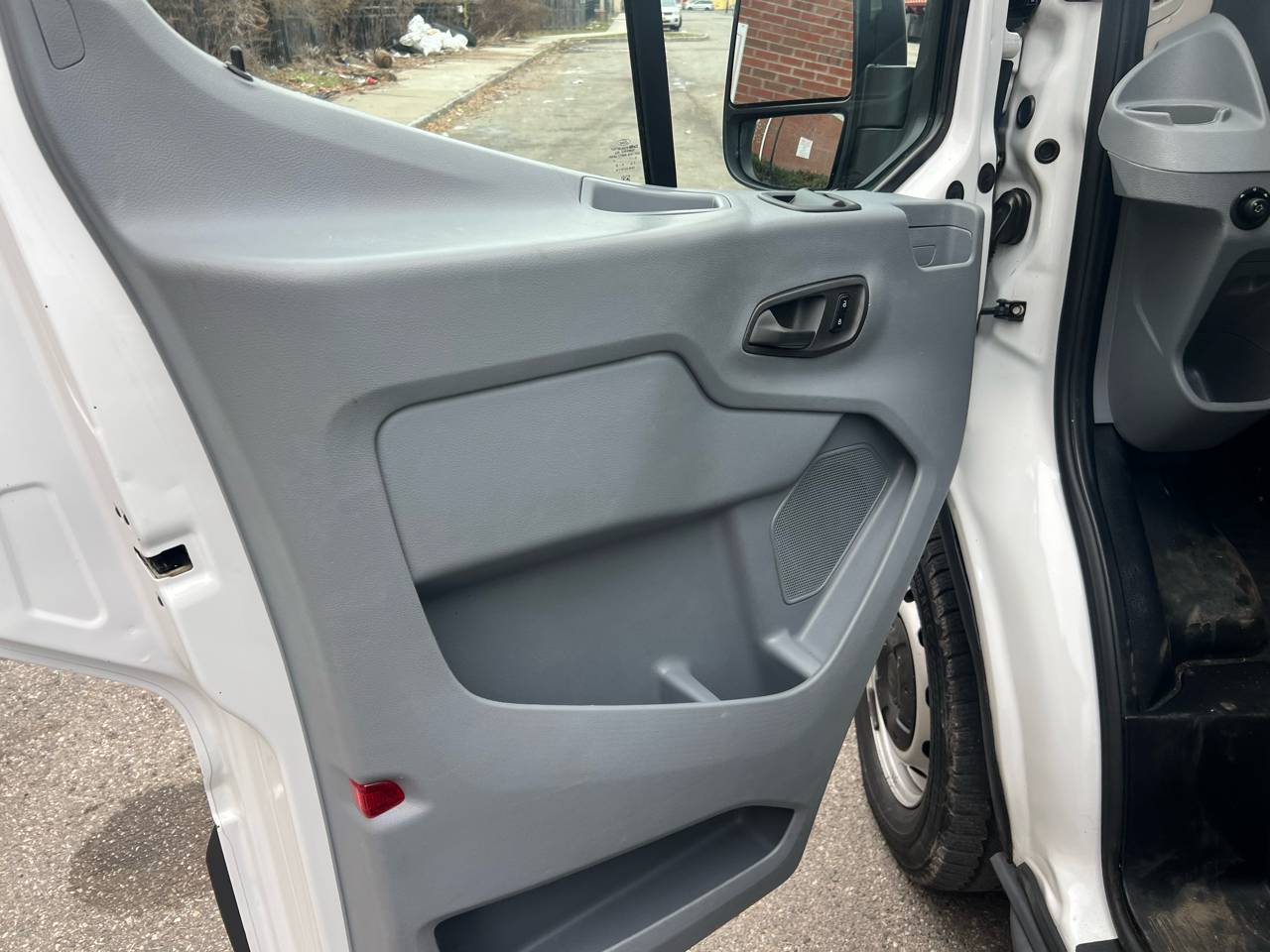 Ford Transit 250 Van Low Roof w/Sliding Pass. 130-in. WB 2017