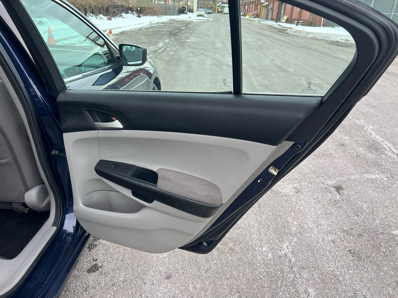 Honda Accord LX sedan AT 2012