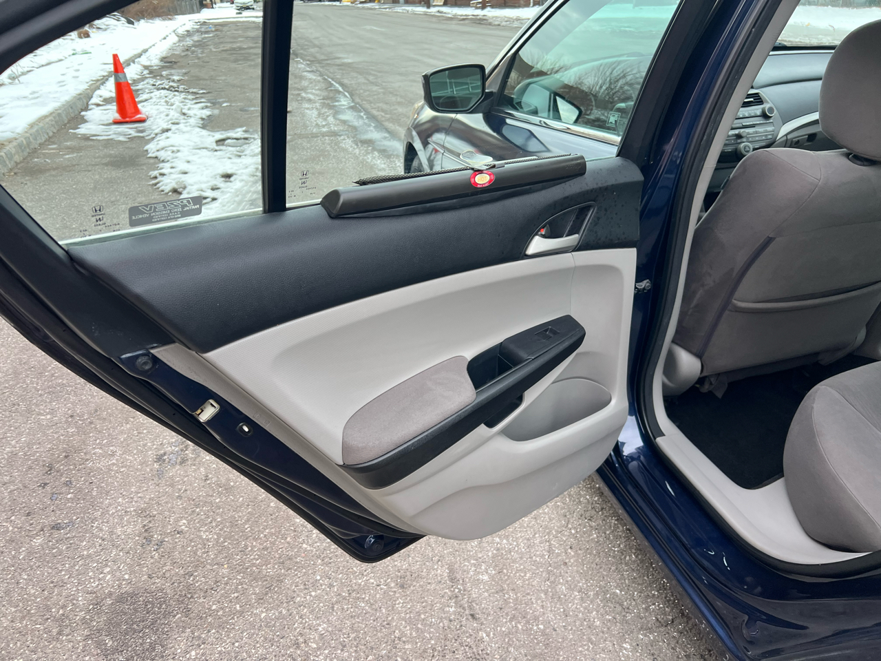 Honda Accord LX sedan AT 2012