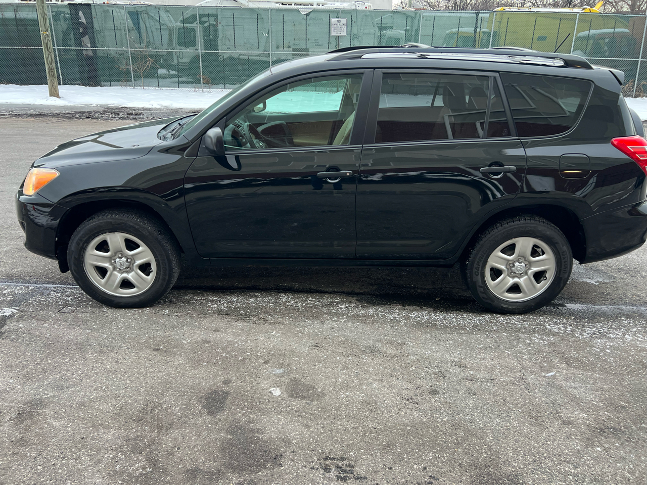 Toyota RAV4 Base I4 4WD 2012