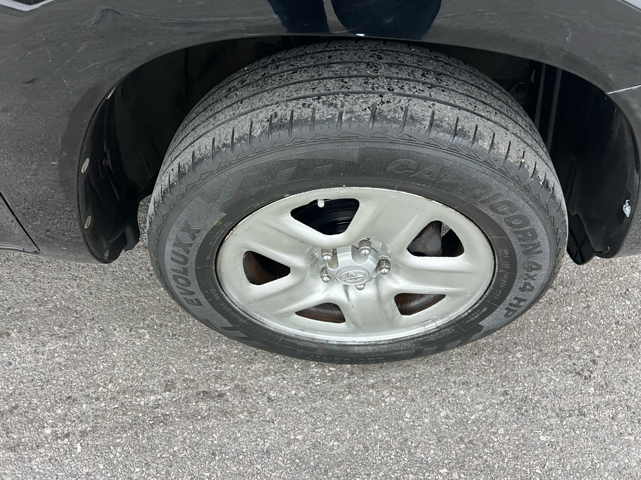 Toyota RAV4 Base I4 4WD 2012