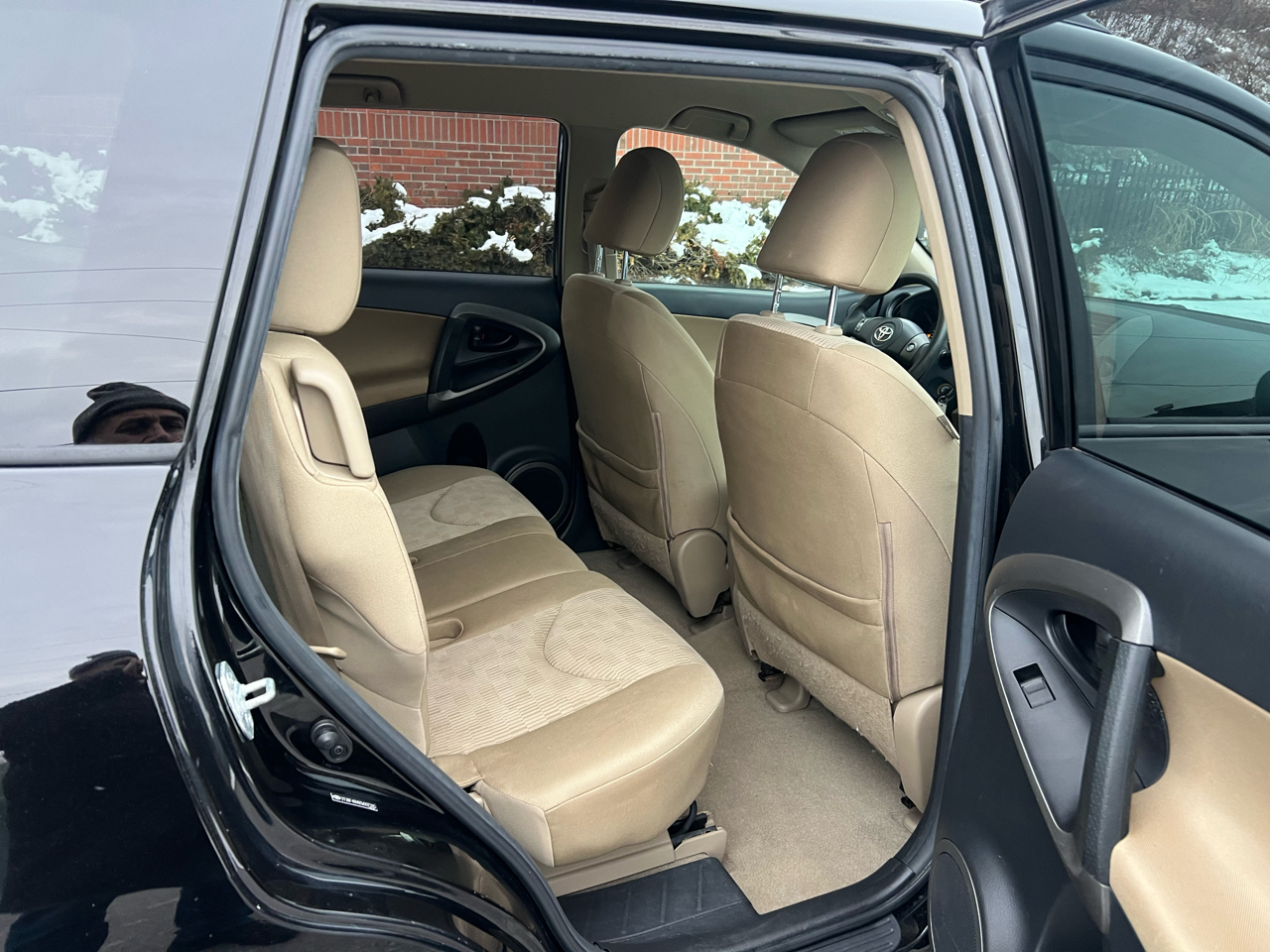 Toyota RAV4 Base I4 4WD 2012