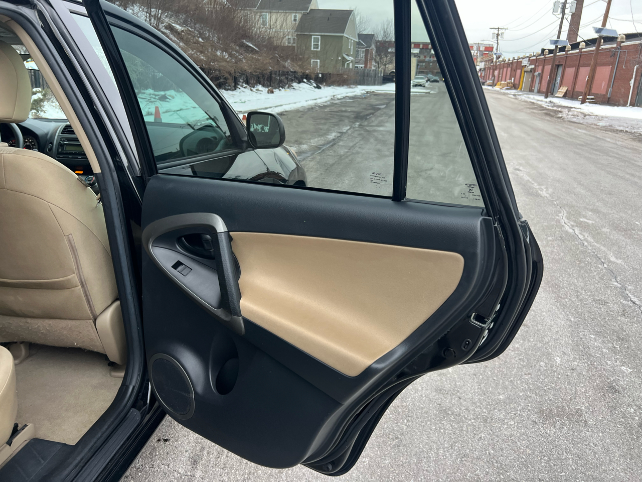 Toyota RAV4 Base I4 4WD 2012