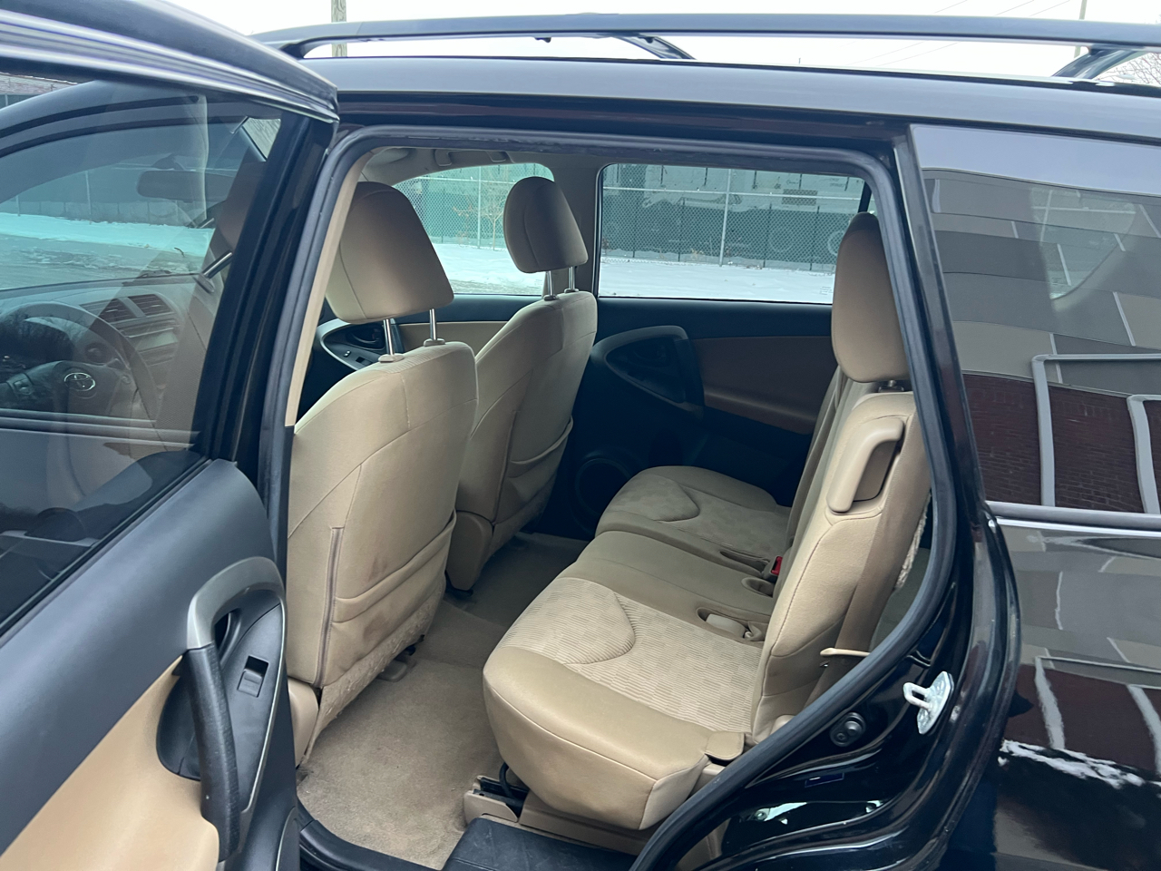 Toyota RAV4 Base I4 4WD 2012