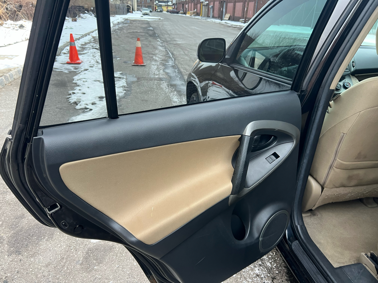 Toyota RAV4 Base I4 4WD 2012