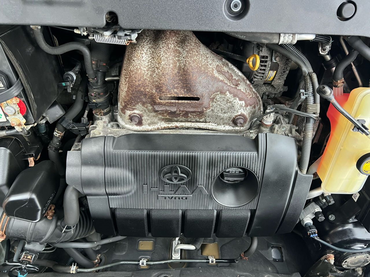 Toyota RAV4 Base I4 4WD 2012