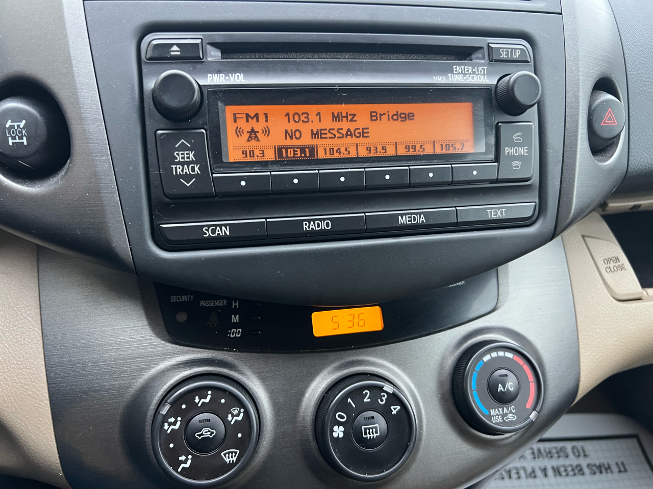 Toyota RAV4 Base I4 4WD 2012