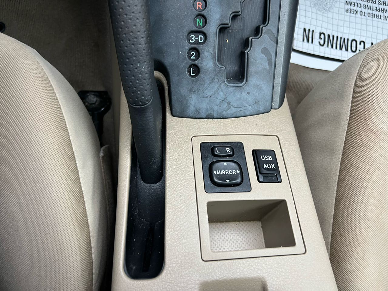 Toyota RAV4 Base I4 4WD 2012