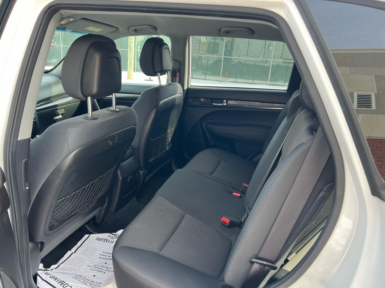 Kia Sorento LX 2WD 2011