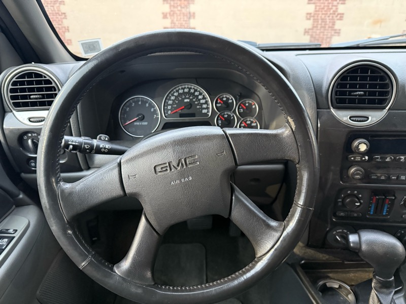 GMC Envoy SLE 4WD 2004