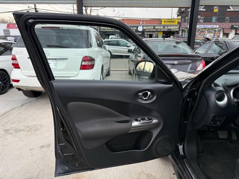 Nissan Juke SV AWD 2012