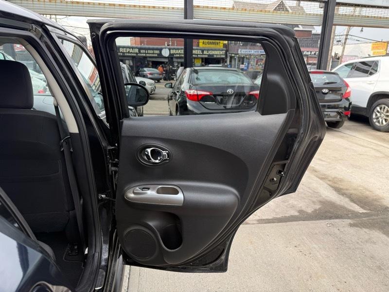 Nissan Juke SV AWD 2012