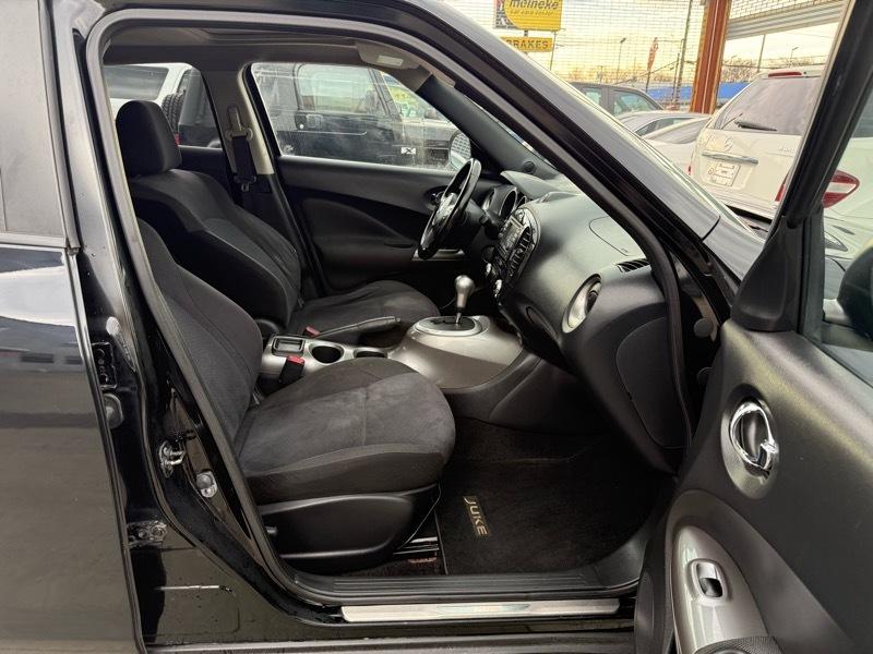 Nissan Juke SV AWD 2012