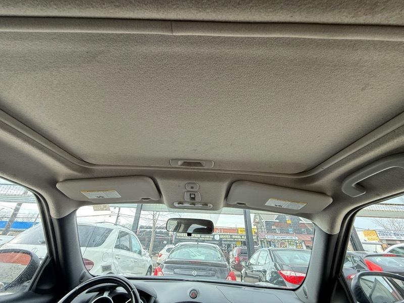 Nissan Juke SV AWD 2012