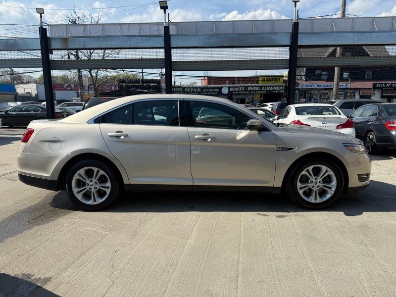 Ford Taurus SEL FWD 2018