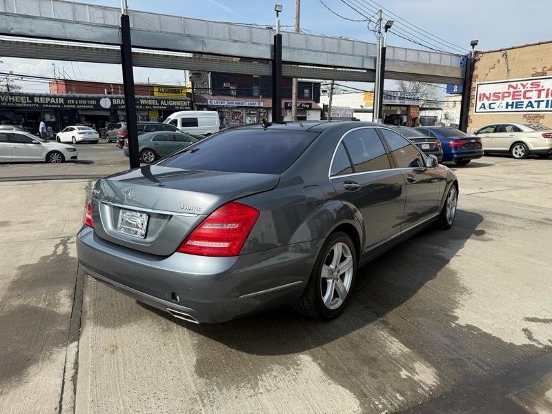 Mercedes-Benz S-Class S550 4-MATIC 2011