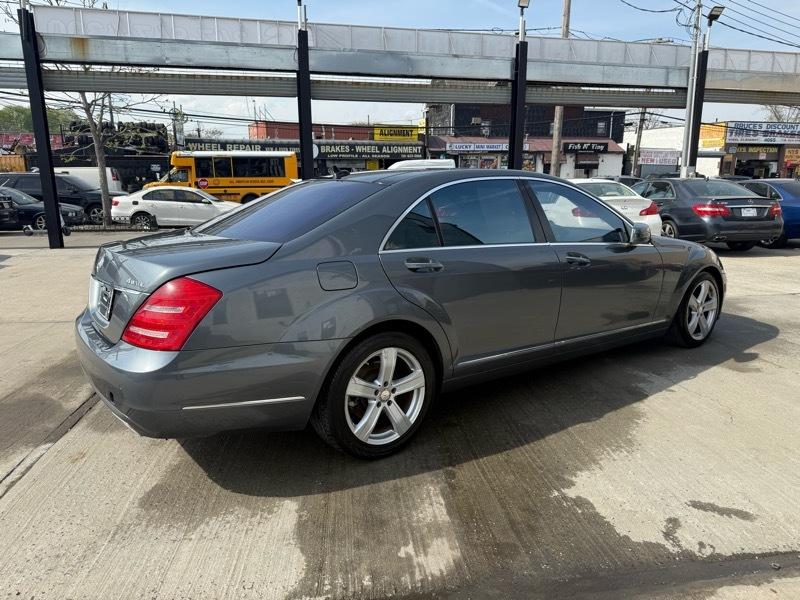 Mercedes-Benz S-Class S550 4-MATIC 2011