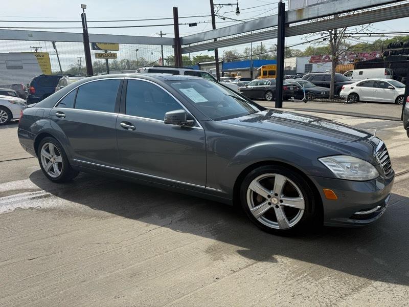 Mercedes-Benz S-Class S550 4-MATIC 2011