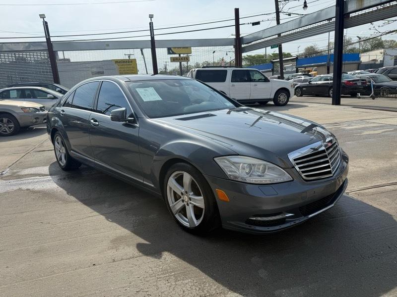 Mercedes-Benz S-Class S550 4-MATIC 2011