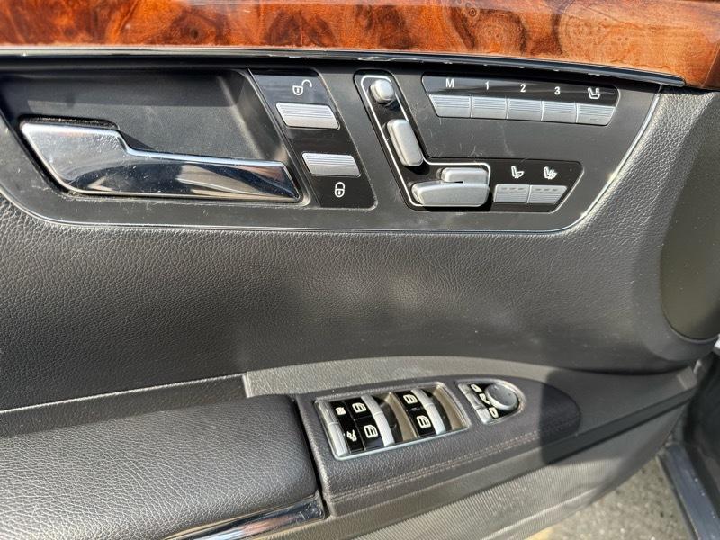 Mercedes-Benz S-Class S550 4-MATIC 2011