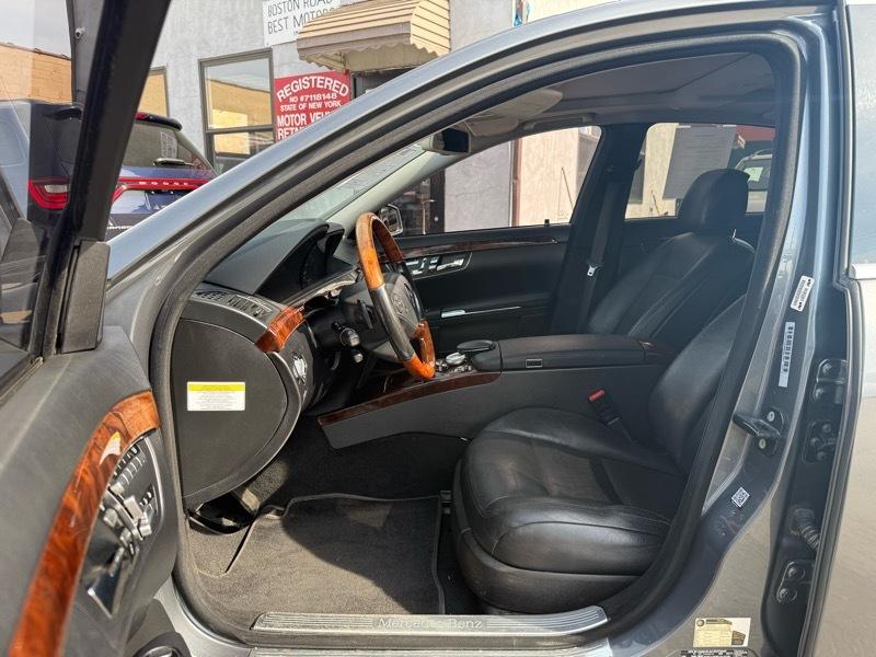 Mercedes-Benz S-Class S550 4-MATIC 2011