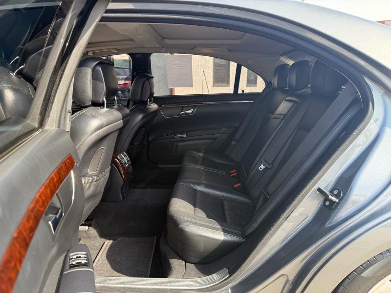 Mercedes-Benz S-Class S550 4-MATIC 2011