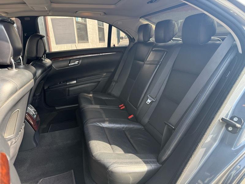 Mercedes-Benz S-Class S550 4-MATIC 2011