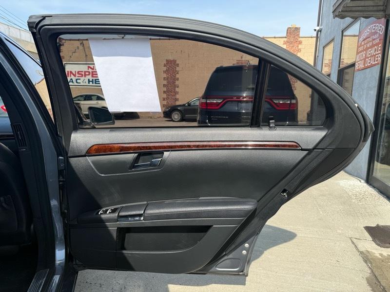 Mercedes-Benz S-Class S550 4-MATIC 2011