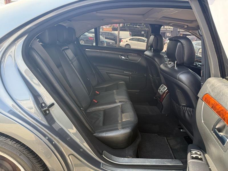 Mercedes-Benz S-Class S550 4-MATIC 2011