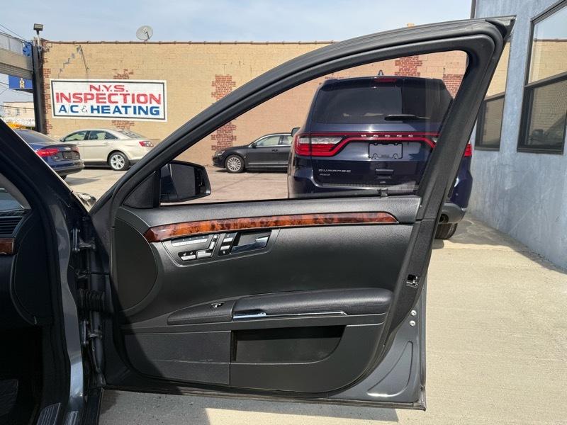 Mercedes-Benz S-Class S550 4-MATIC 2011