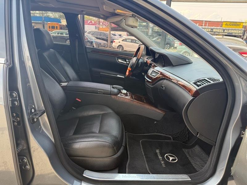 Mercedes-Benz S-Class S550 4-MATIC 2011