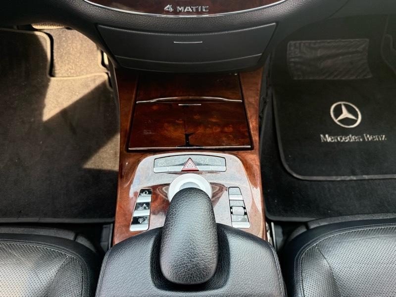 Mercedes-Benz S-Class S550 4-MATIC 2011