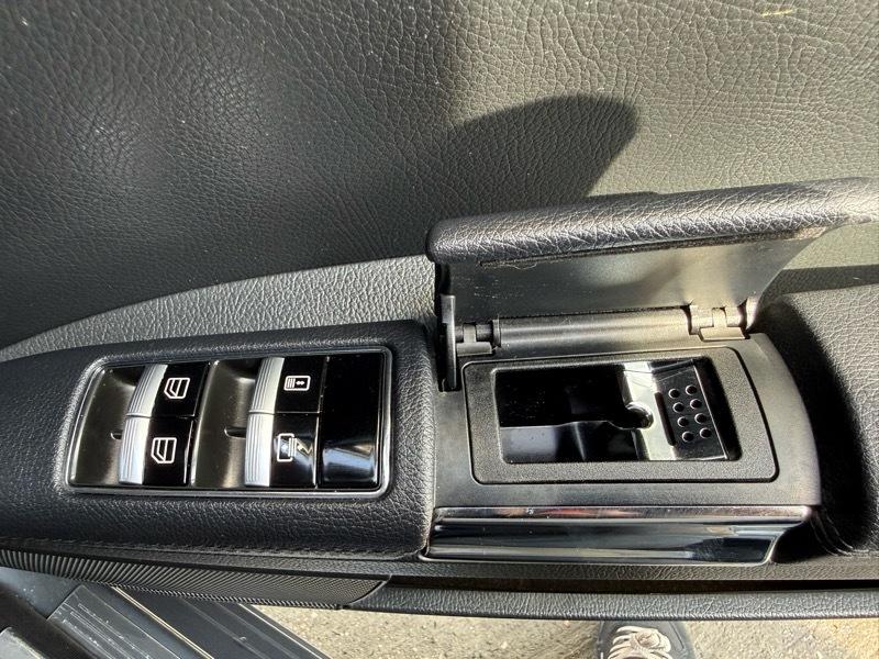 Mercedes-Benz S-Class S550 4-MATIC 2011