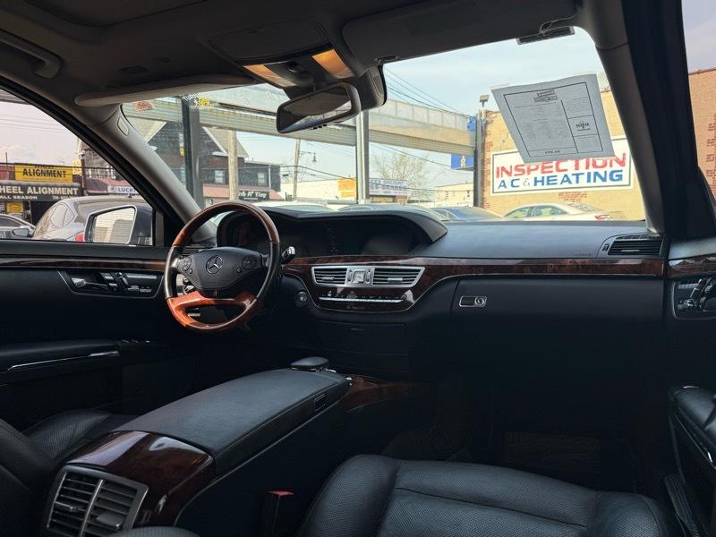 Mercedes-Benz S-Class S550 4-MATIC 2011