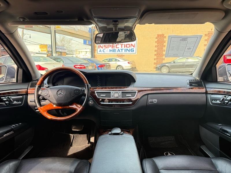 Mercedes-Benz S-Class S550 4-MATIC 2011