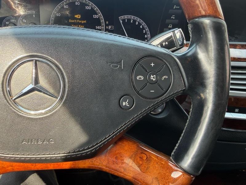 Mercedes-Benz S-Class S550 4-MATIC 2011