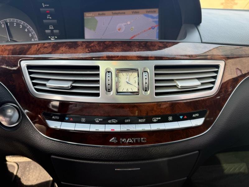 Mercedes-Benz S-Class S550 4-MATIC 2011