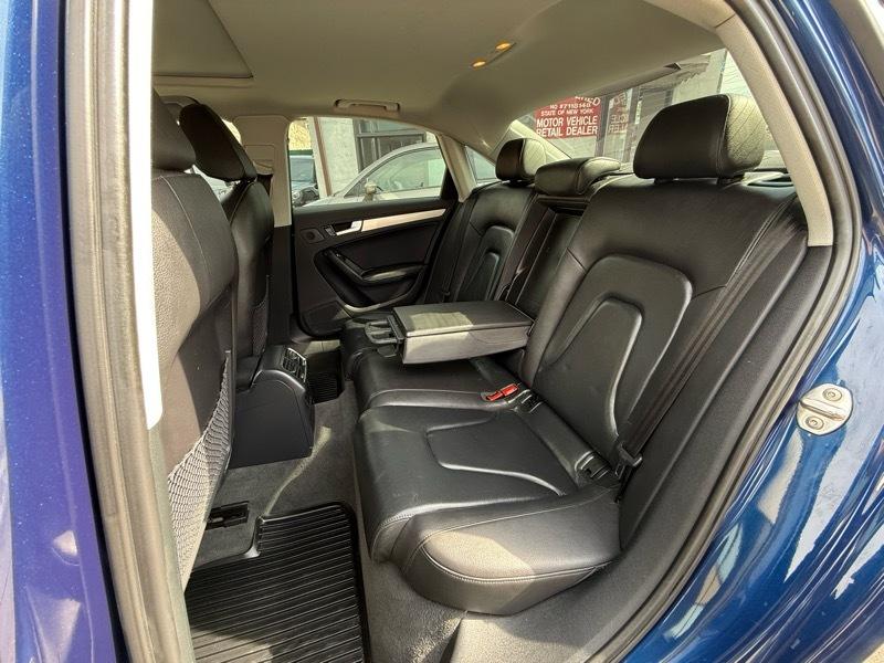 Audi A4 2.0T Sedan quattro Tiptronic 2015