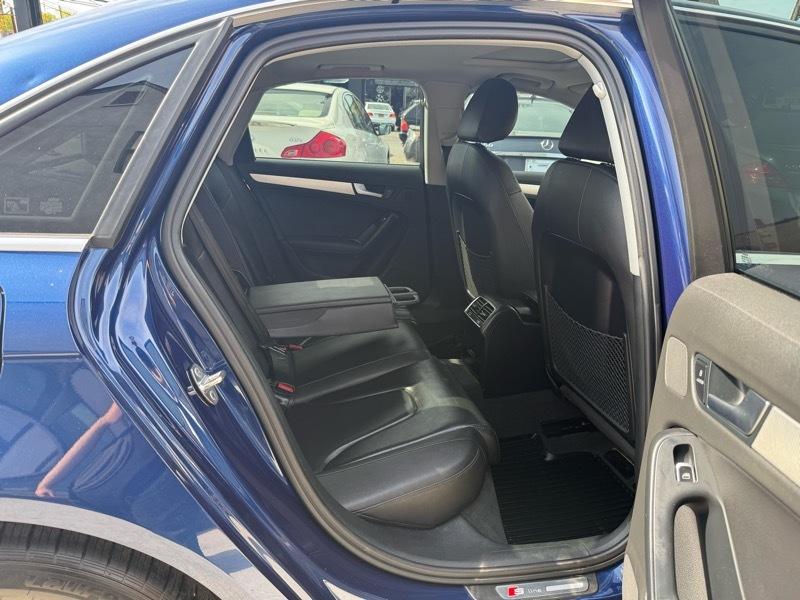 Audi A4 2.0T Sedan quattro Tiptronic 2015