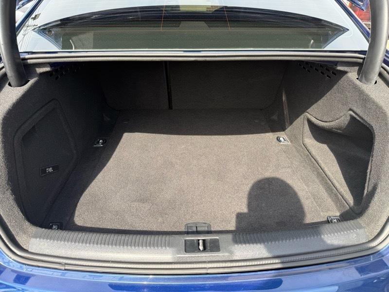 Audi A4 2.0T Sedan quattro Tiptronic 2015