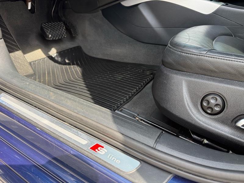 Audi A4 2.0T Sedan quattro Tiptronic 2015