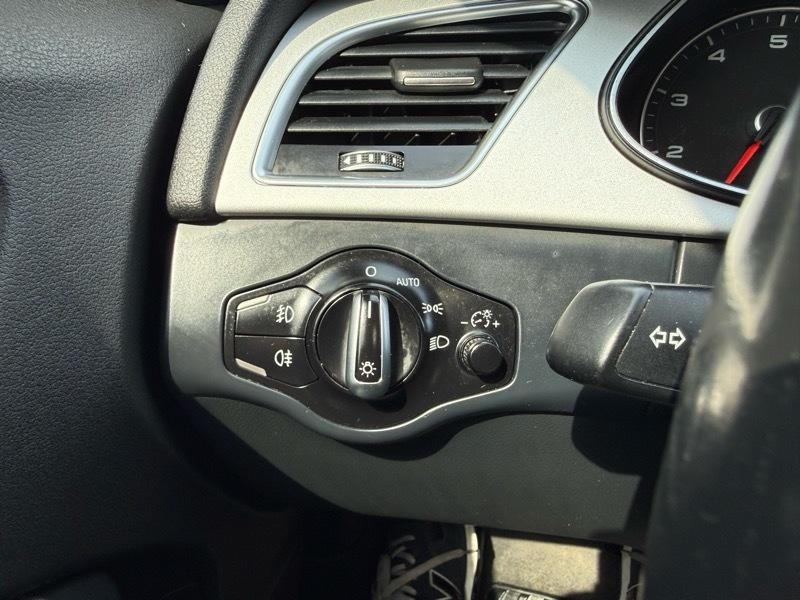 Audi A4 2.0T Sedan quattro Tiptronic 2015