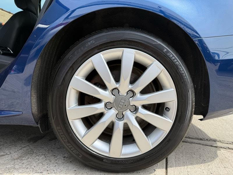 Audi A4 2.0T Sedan quattro Tiptronic 2015